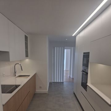 Soviobra remodelaçoes lda - Torres Vedras - Innenwand einbauen