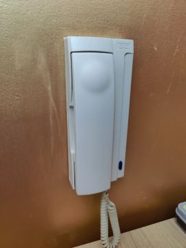 Electricista para la instalación y reparación de porteros automáticos