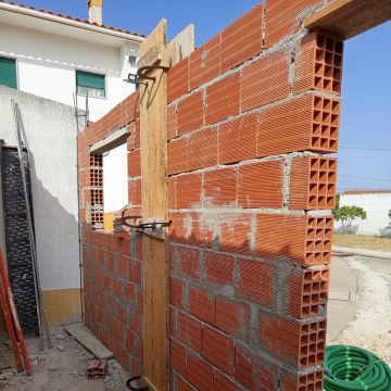 Ferreira remodelações - Azambuja - Innenwand einbauen