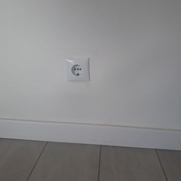 Byron de Sousa - Maia - Accrochage de tableaux et installation d’œuvres d’art