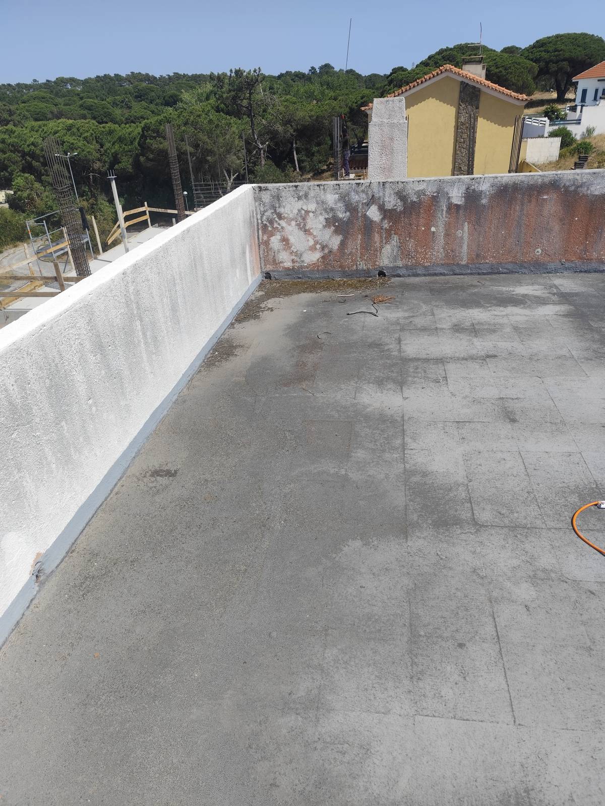 Artur - Sesimbra - Concrete Flooring Installation