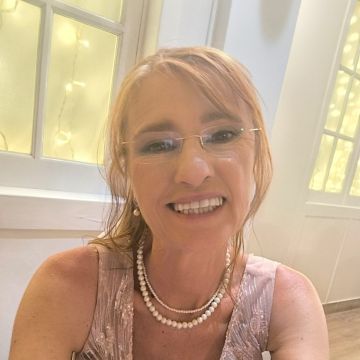 Laura Correia - Seixal - Wedding Officiant