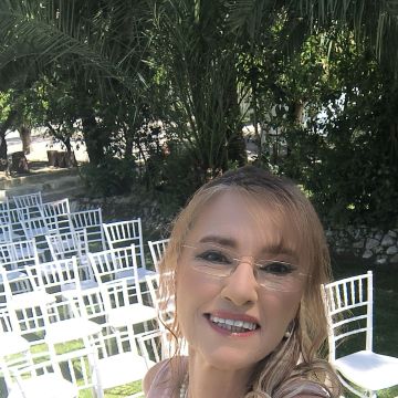 Laura Correia - Seixal - Wedding Officiant