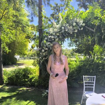 Laura Correia - Seixal - Wedding Officiant Service