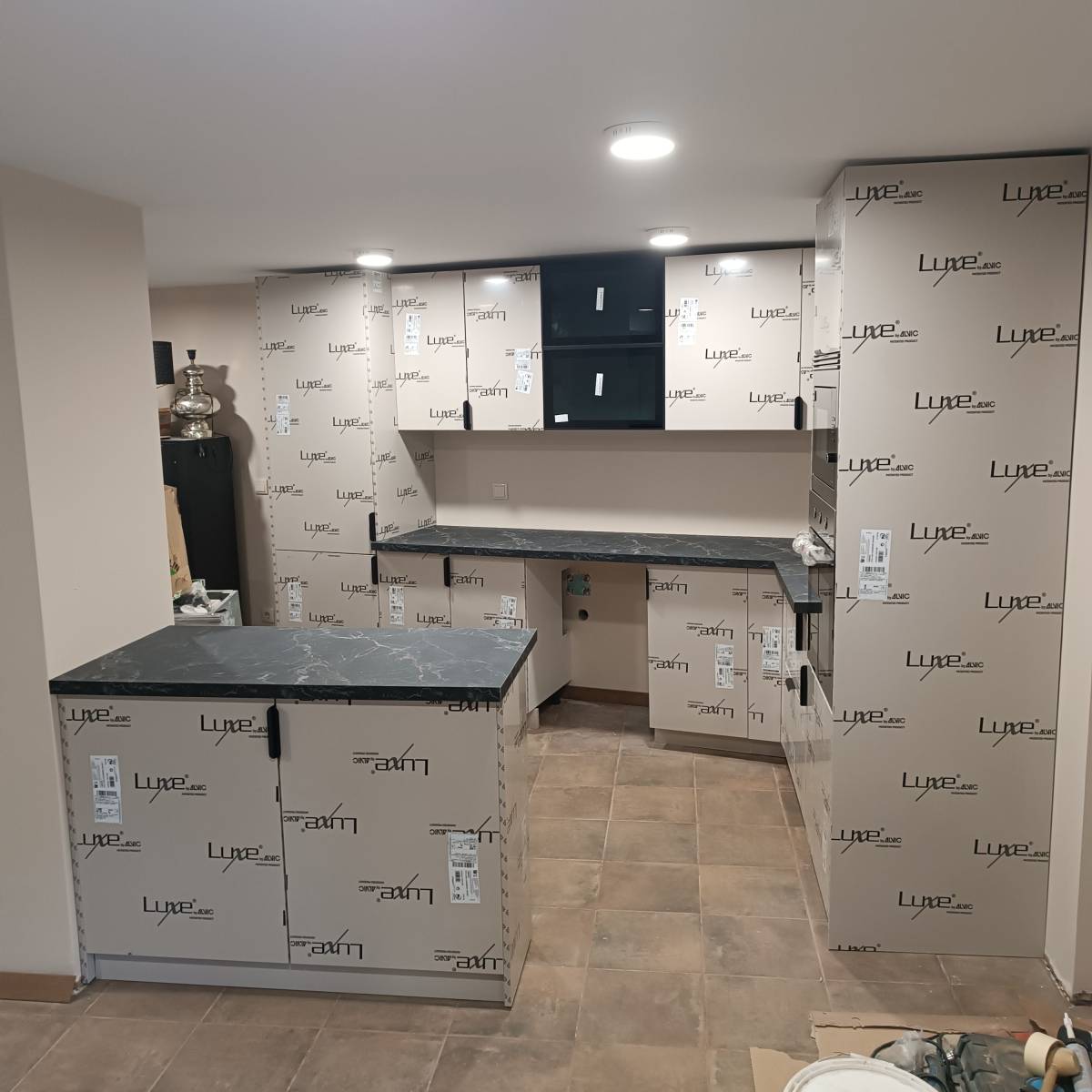 Francisco - Santa Maria da Feira - Montagem de Equipamento Desportivo