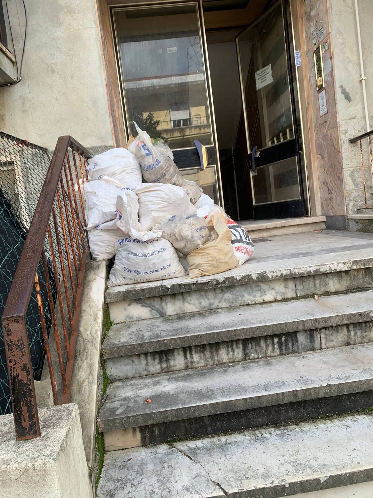 Recolha de entulho lowcost - Odivelas - Badsanierung