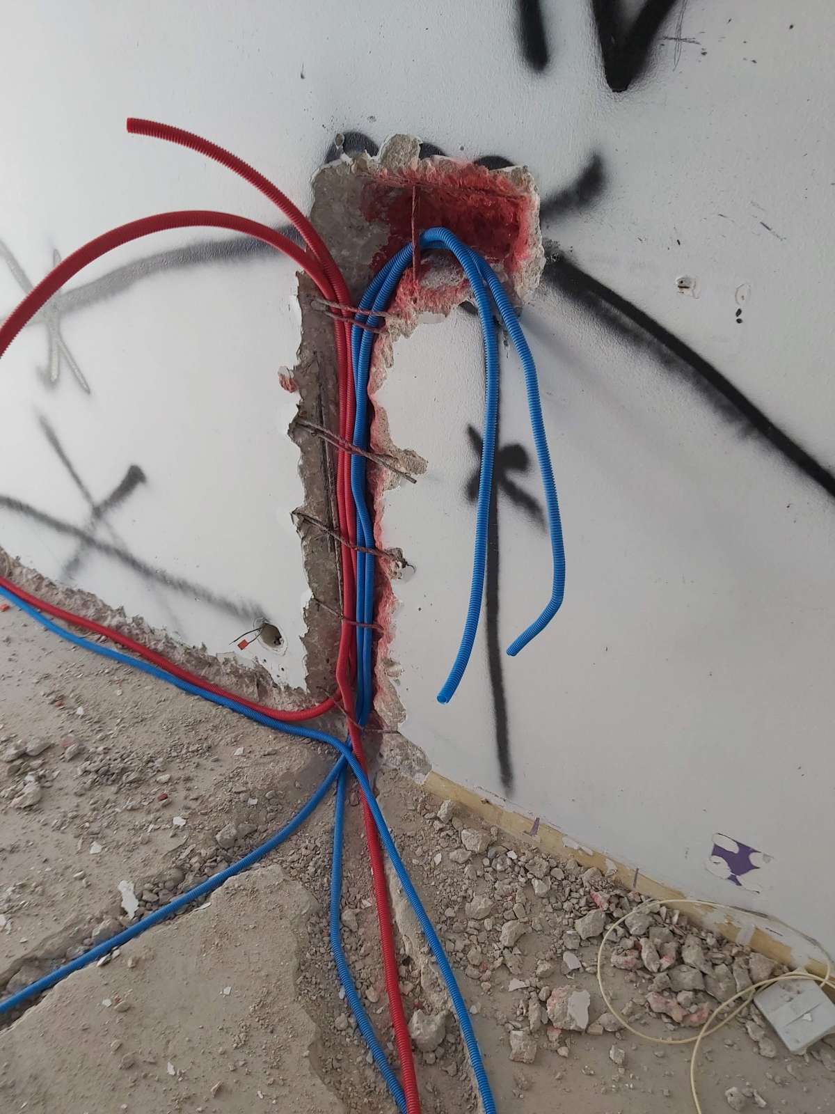 Marcio Silva - Amadora - Switch and Outlet Repair