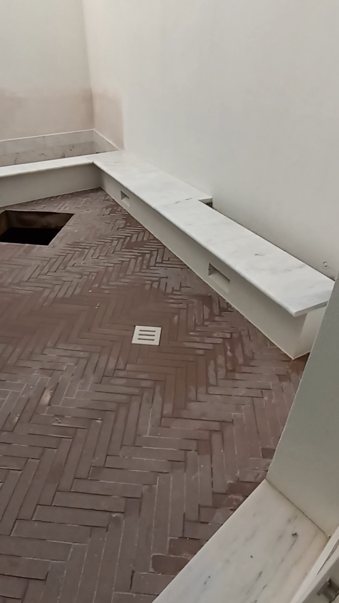MCC CONSTRUÇÕES UNIPESSOAL LDA - Lagos - Spezialist für Fussleistenverlegung