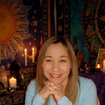 Tyna - Lisboa - Tarot Card Reading
