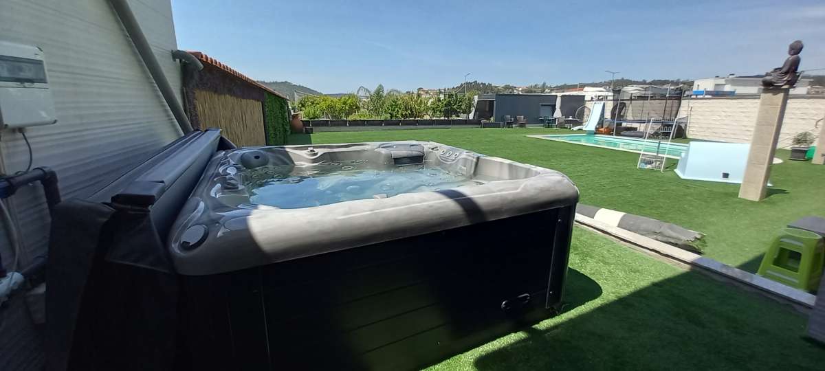 Hélder Gomes - Batalha - Instalação de Jacuzzi e Spa