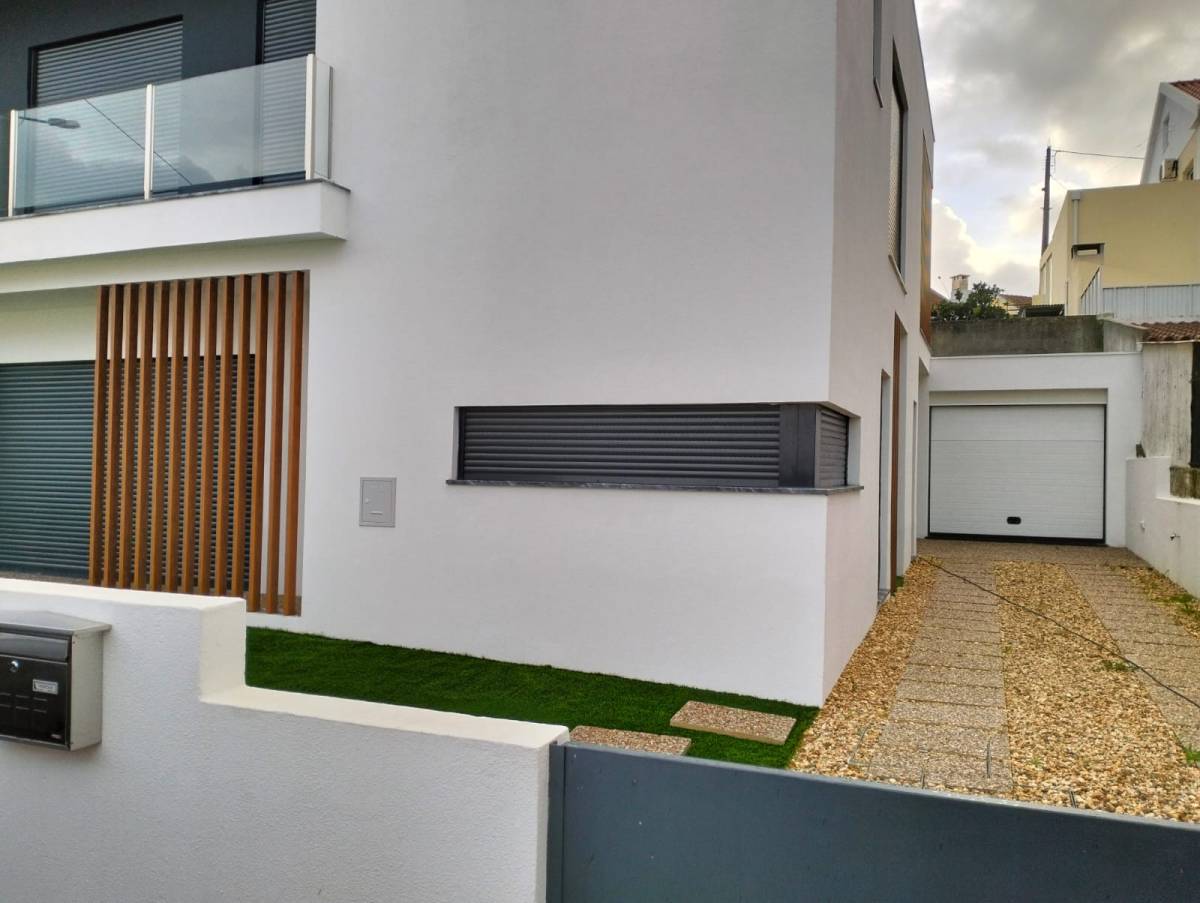 Retrospetiva D´Azul Construções - Seixal - Asbestsanierung