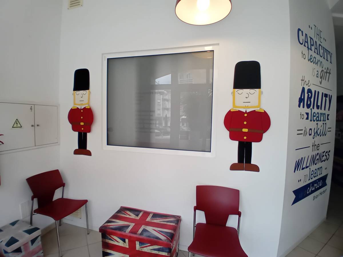 Speak English Here - Albergaria-a-Velha - Translation