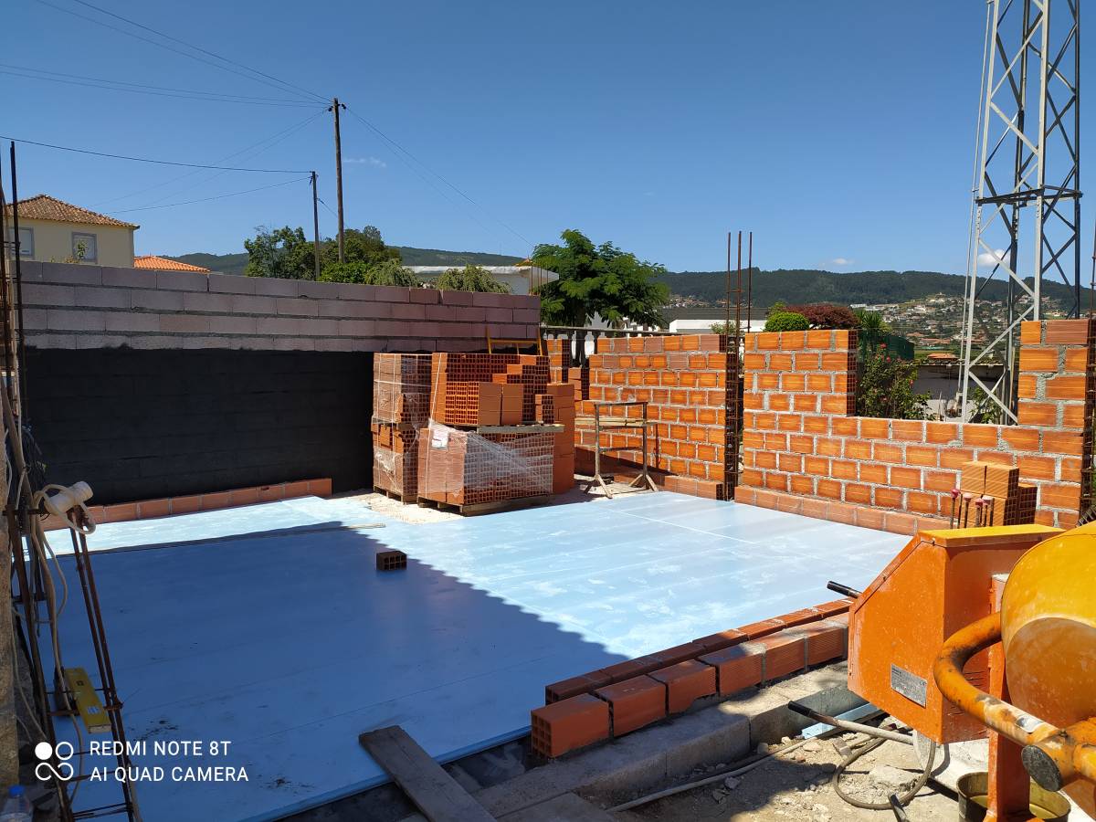 Construçoes Jorge Rocha - Barcelos - Roof Installation or Replacement