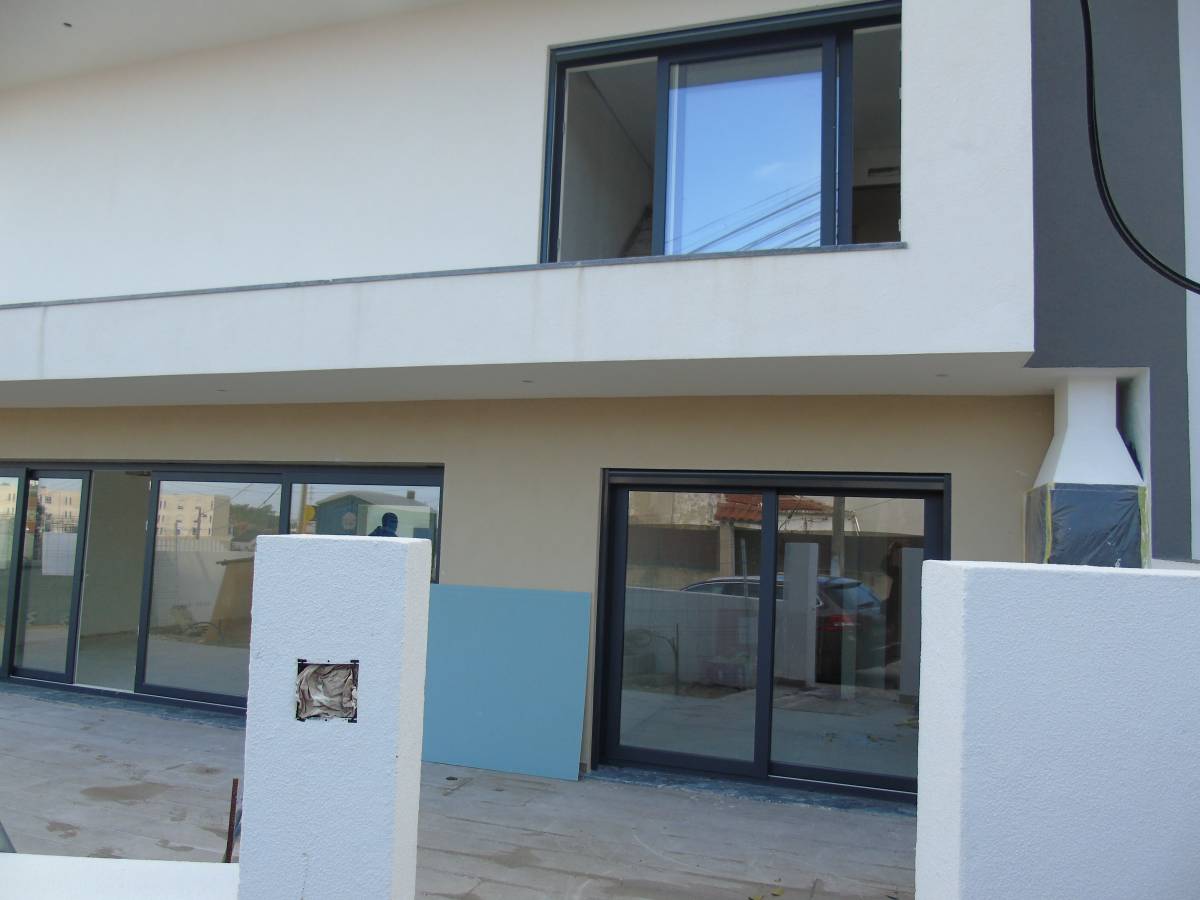Retrospetiva D´Azul Construções - Seixal - Dachausbau