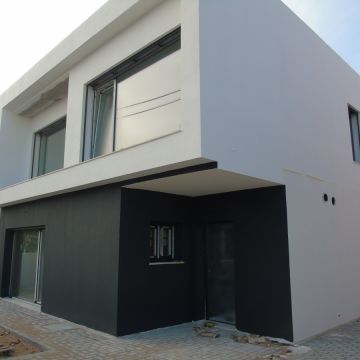 Retrospetiva D´Azul Construções - Seixal - Spezialist für Fussleistenverlegung