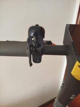 Fahrräder und Scooter