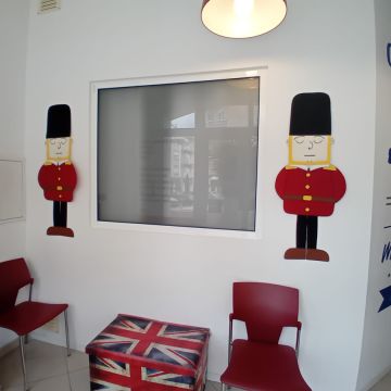 Speak English Here - Albergaria-a-Velha - Translation