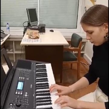Nelia - Almada - Aulas de Piano