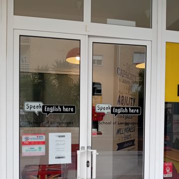 Speak English Here - Albergaria-a-Velha - Norwegian Translation