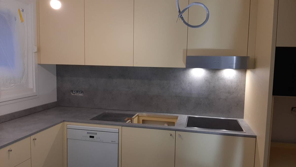 Nucarius - Penafiel - Küchenarbeitsplatte montieren