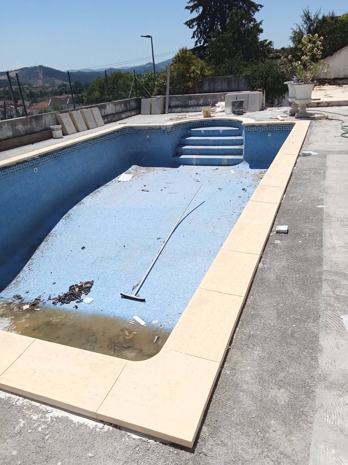 Bruno Neff Santos - Mirandela - Limpeza de Espaço Comercial
