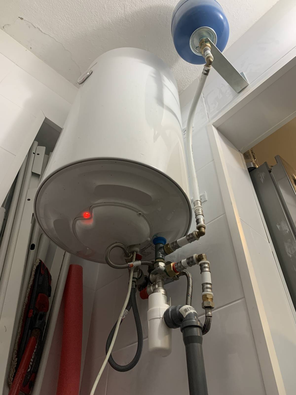 Radiação Solar - Eletricidade e Equipamentos Elétricos - Albergaria-a-Velha - Remodelação de Casa de Banho