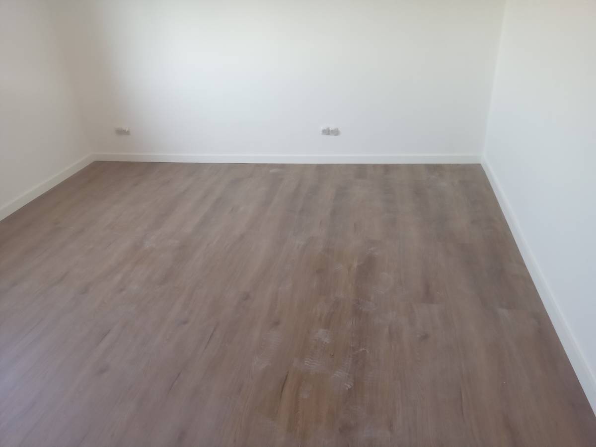 Jair Landim - Amadora - Laminatboden verlegen