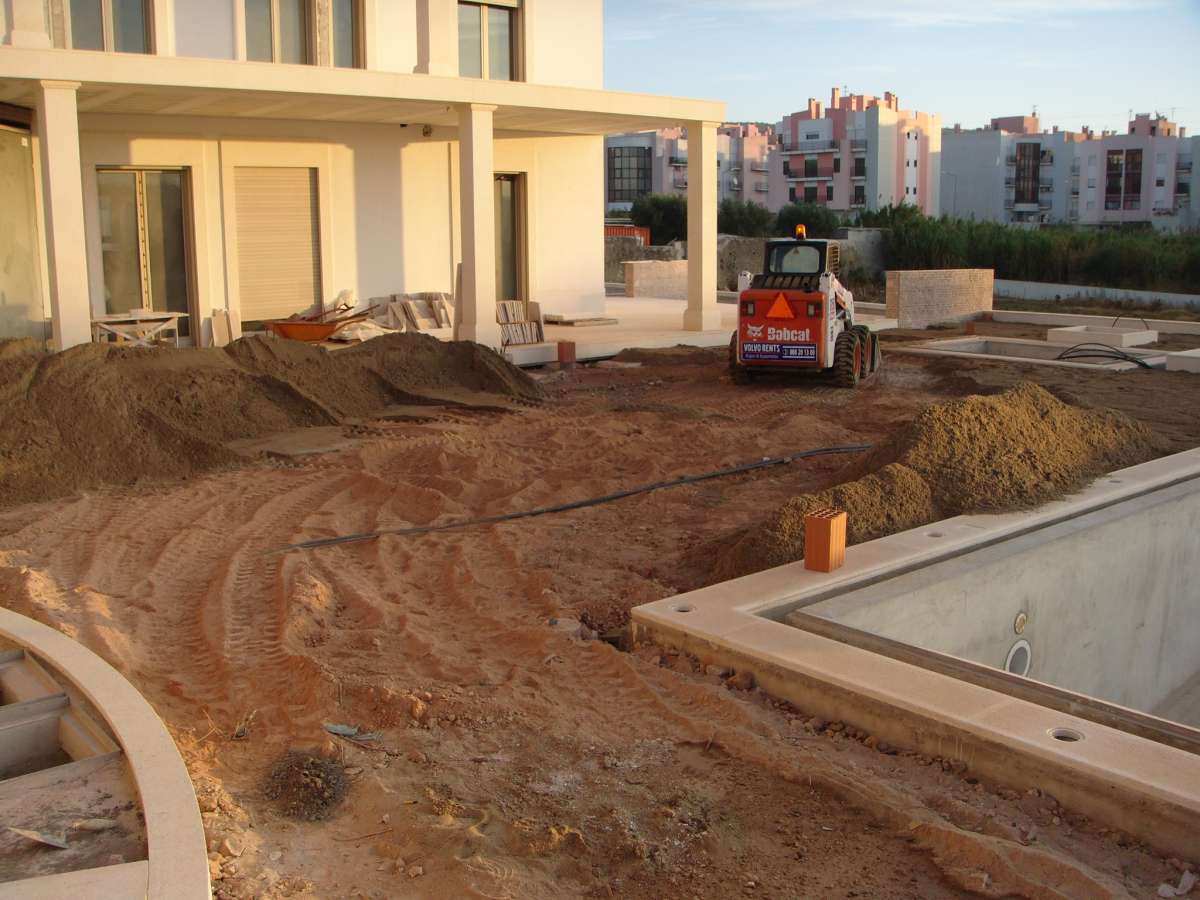 JR mudanças e Jardins - Lisboa - Bed Frame Assembly