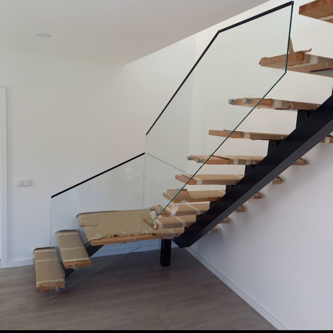 MULTIRENOVA - Ílhavo - Hardwood Floor Installation