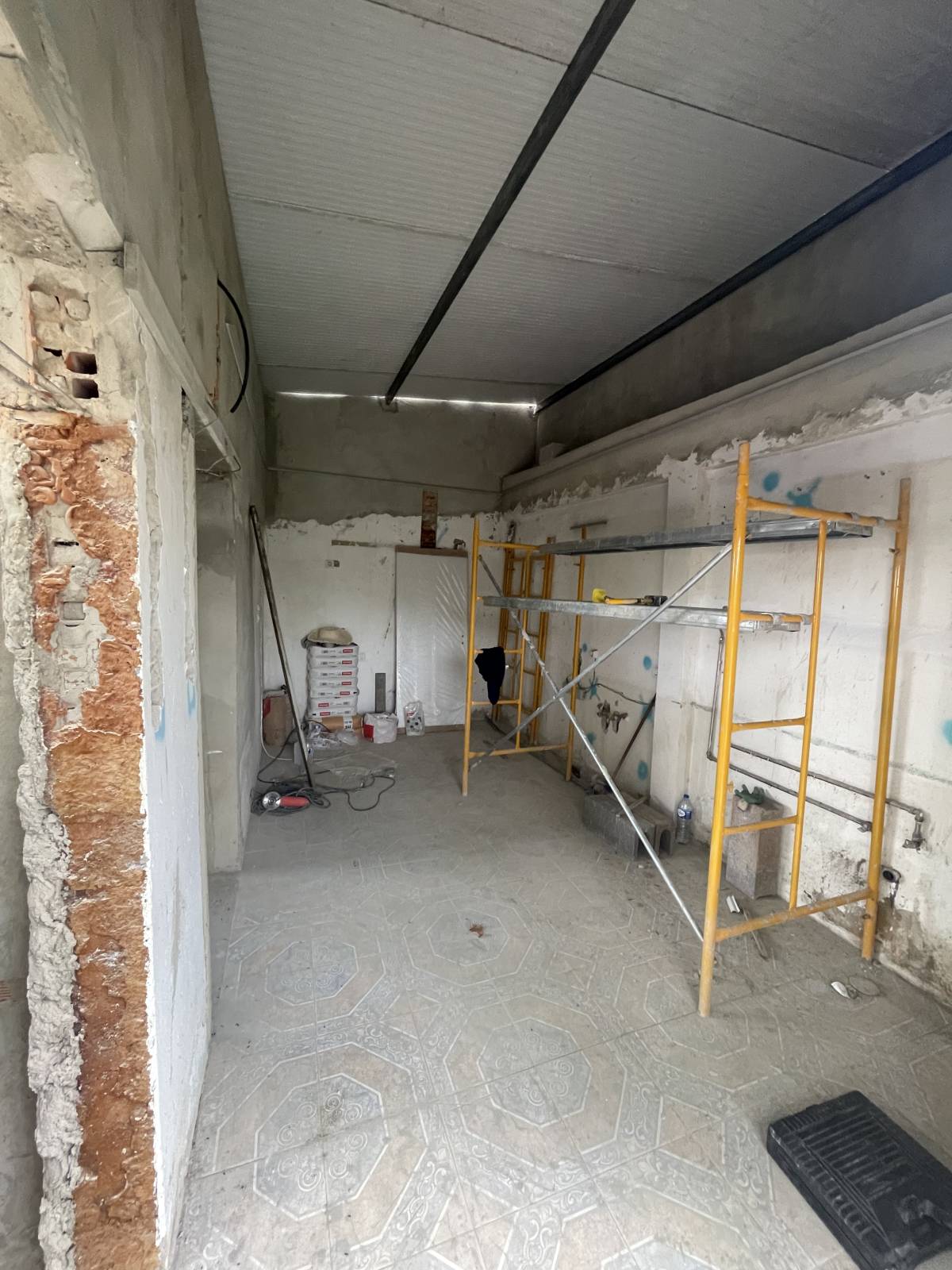 Mãos na Obra  Remodelações - Seixal - Innenwand einbauen