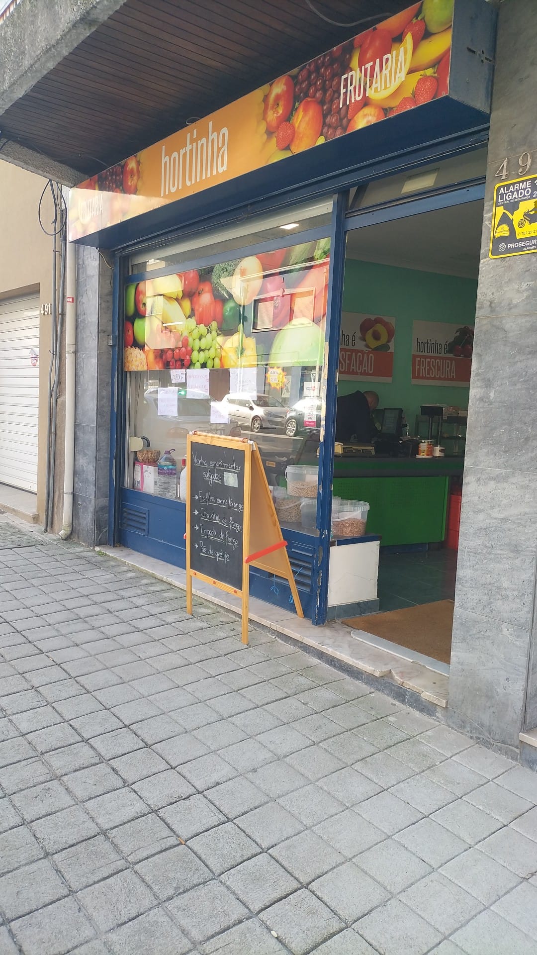 Simone Travasso - Porto - Limpeza de Espaço Comercial