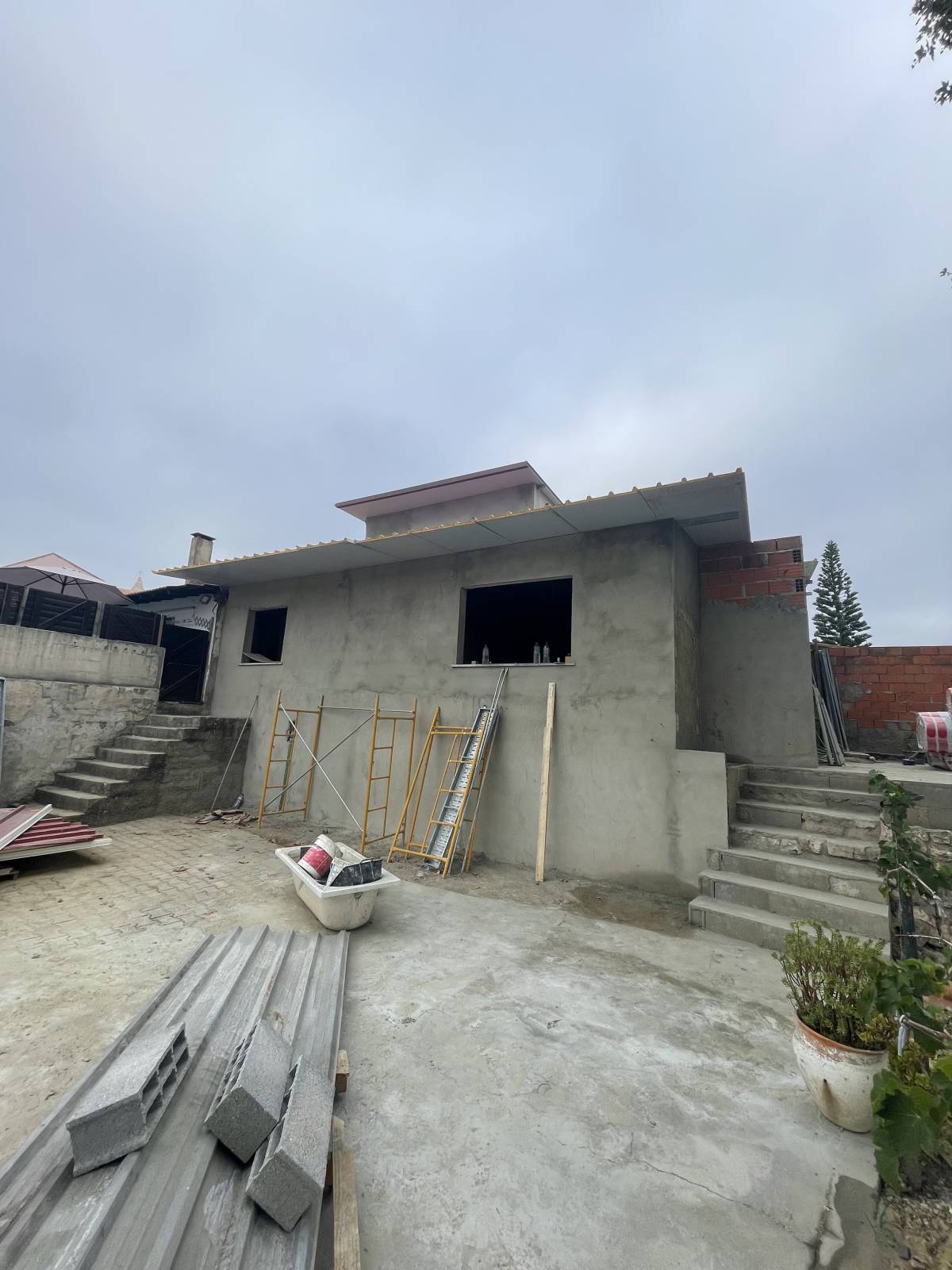 Mãos na Obra  Remodelações - Seixal - Außenanstrich