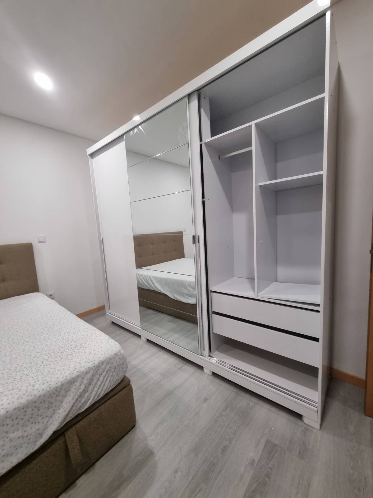 LS MONTAGENS - Vila Nova de Gaia - Feira dos Sofas Furniture Building