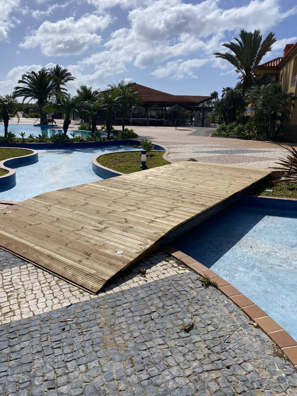 Madeira Build - Funchal - Poda y mantenimiento de árboles