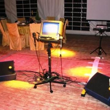 Paulo_Karaoke - Oeiras - Alquiler de equipos de iluminación para eventos