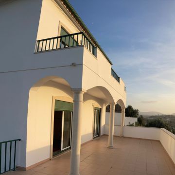 Willian dos Santos - Sintra - Instalação de Escadas