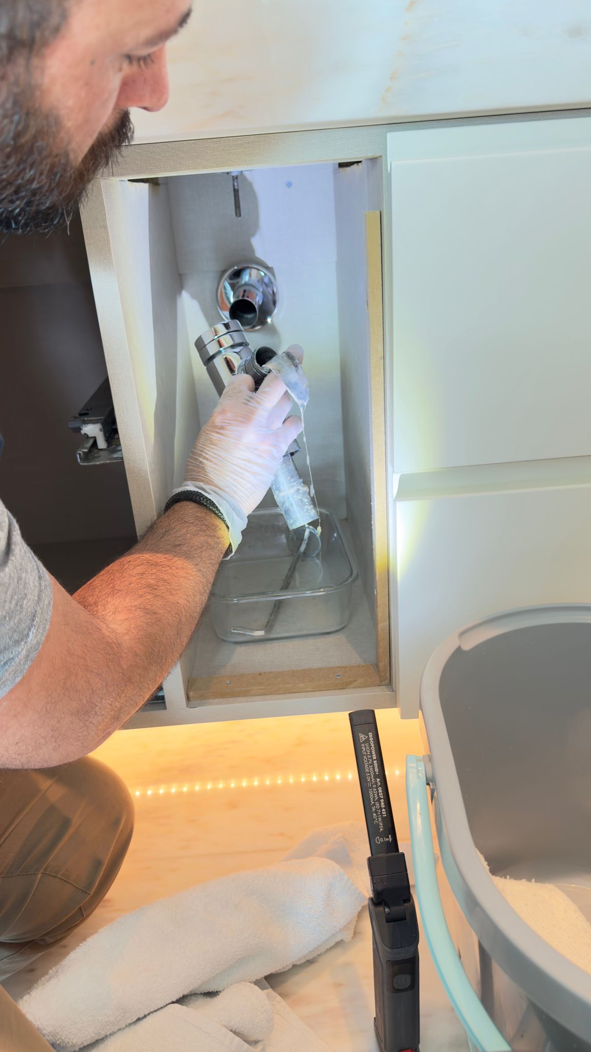 Claudio Junior - Azambuja - Instalação de Lâmpada