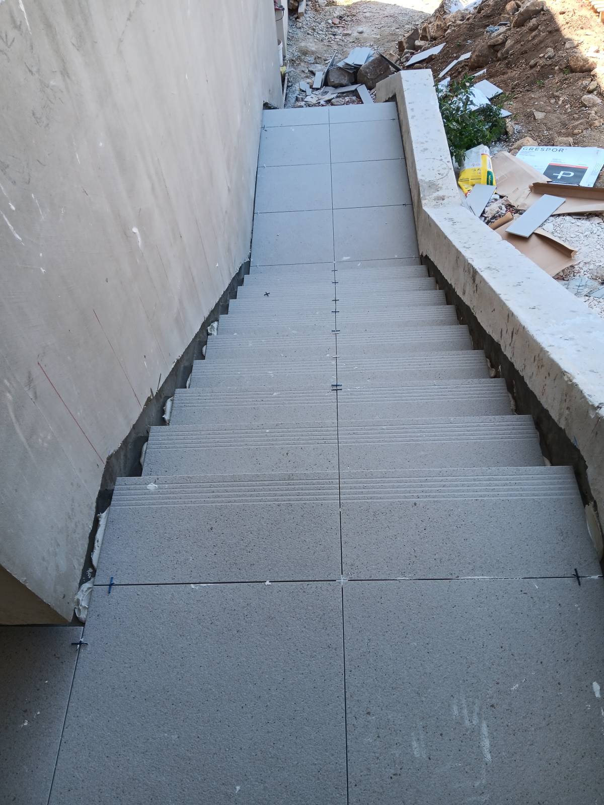 Niltomar Pedro - Torres Vedras - Stone or Tile Flooring Installation