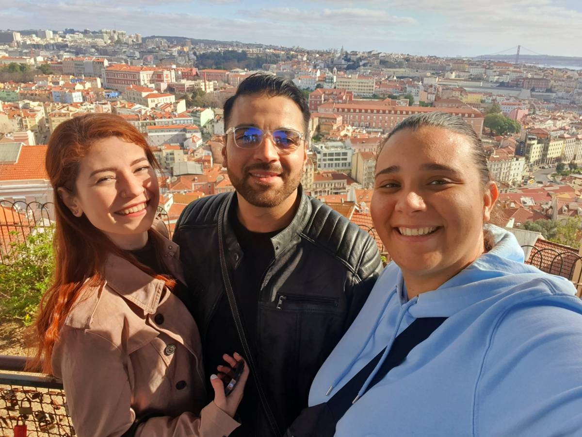 A Small Piece of Land - Lisboa - Transportation and Tour Guides