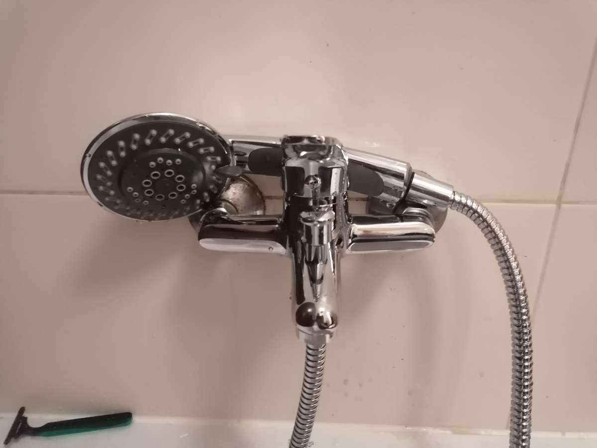 Hugo Silva - Gondomar - Toilet Installation