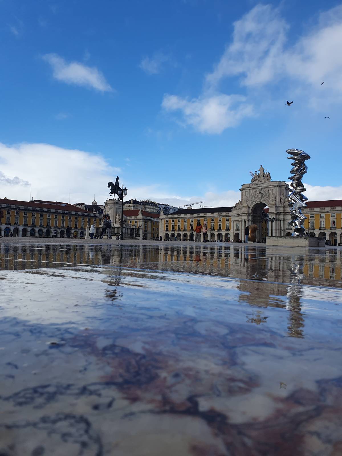 A Small Piece of Land - Lisboa - Tours e Provas de Vinhos