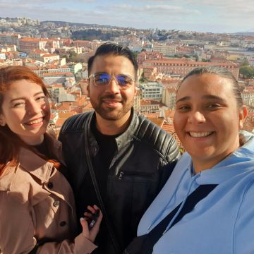 A Small Piece of Land - Lisboa - Transportation and Tour Guides