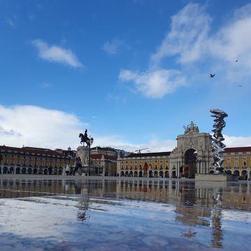 A Small Piece of Land - Lisboa - Tours e Provas de Vinhos