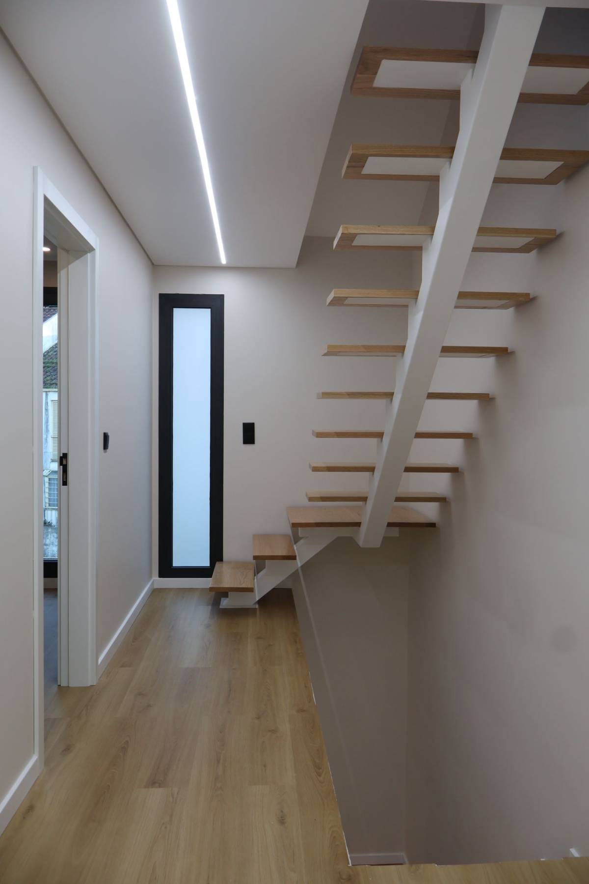 PEREIRA & LANDIM, LDA - Gondomar - Instalação de Escadas
