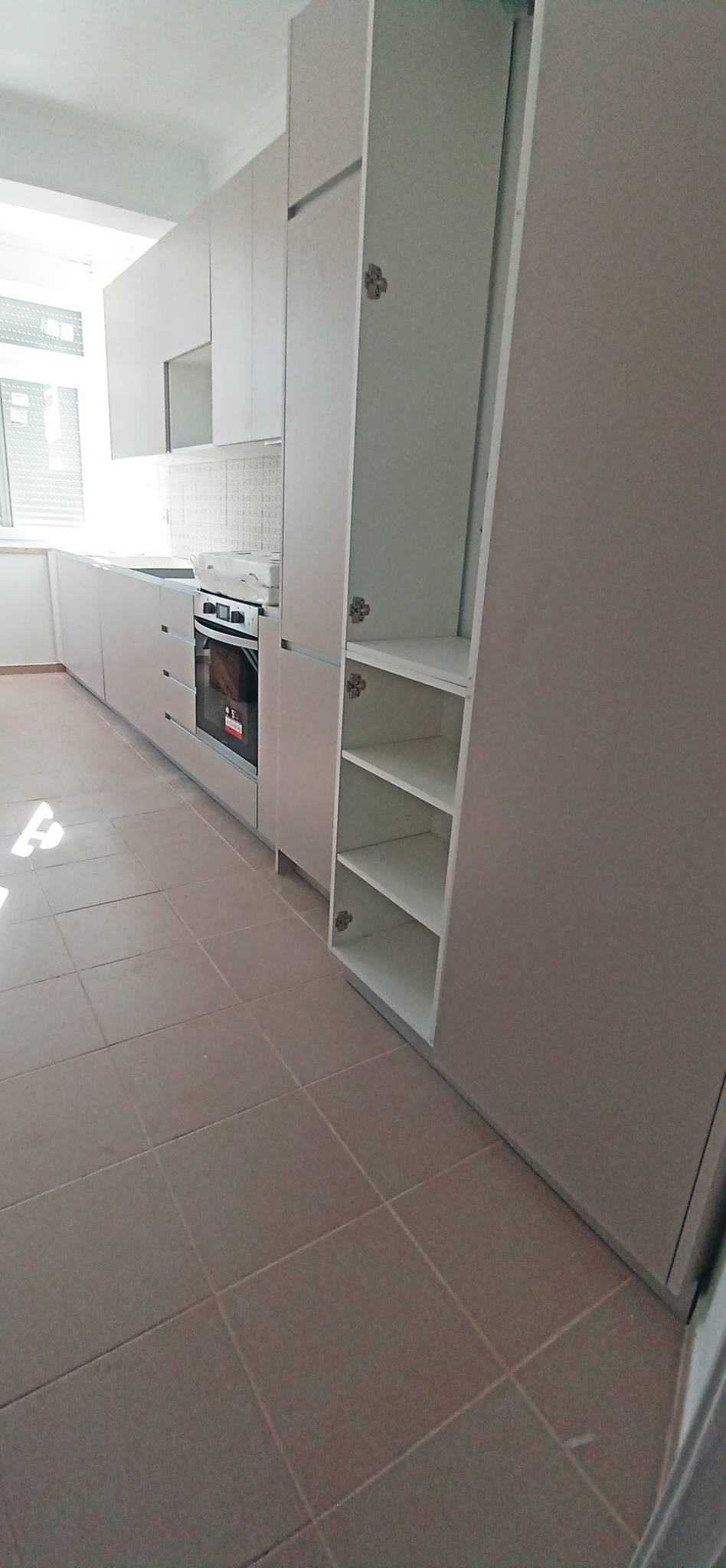 Raiz Quadrada - Lisboa - Instalação de Bancada de Cozinha