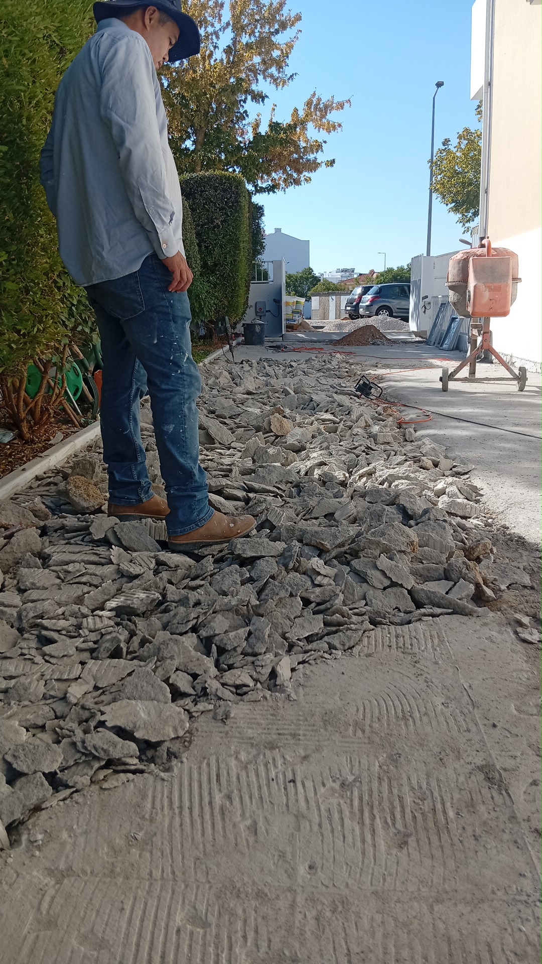 Erivansousa construções e remodelações - Seixal - Stein- oder Fliesenboden verlegen
