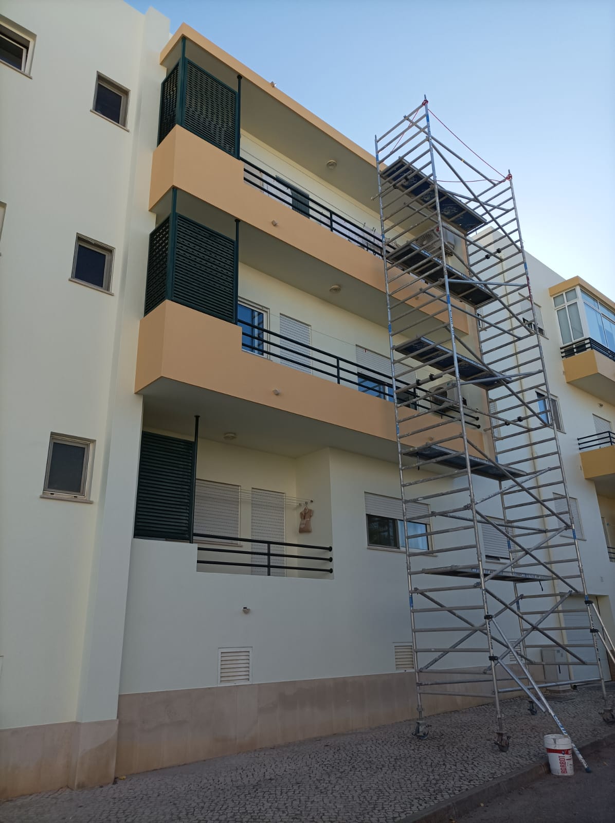 Build It Now - Loulé - Revestimento de Cozinha