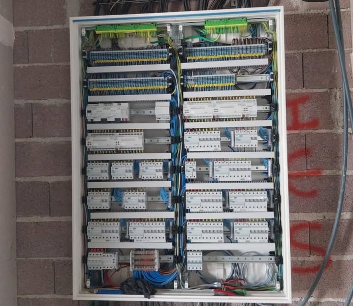 Power Wall empresa de instalações elétricas - Gondomar - Fixtures