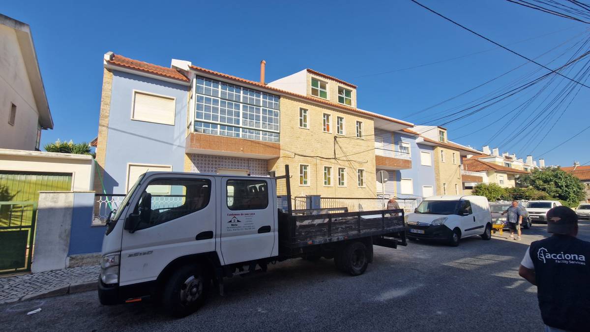 Melo Remodelações - Cascais - Siding Installation, Repair, or Removal