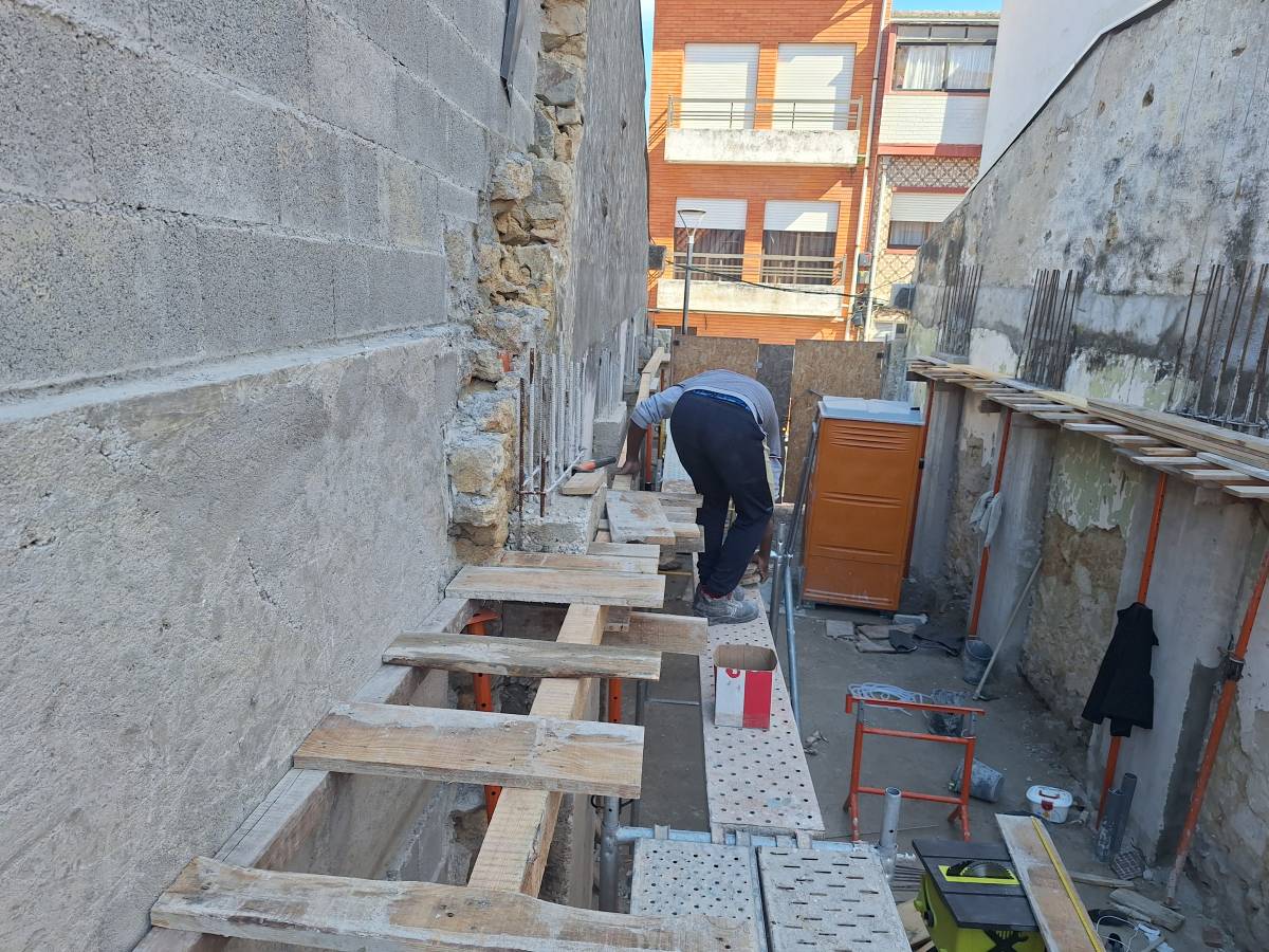 mvconstruçoes lda - Gondomar - Installation, réparation ou retrait de revêtement mural